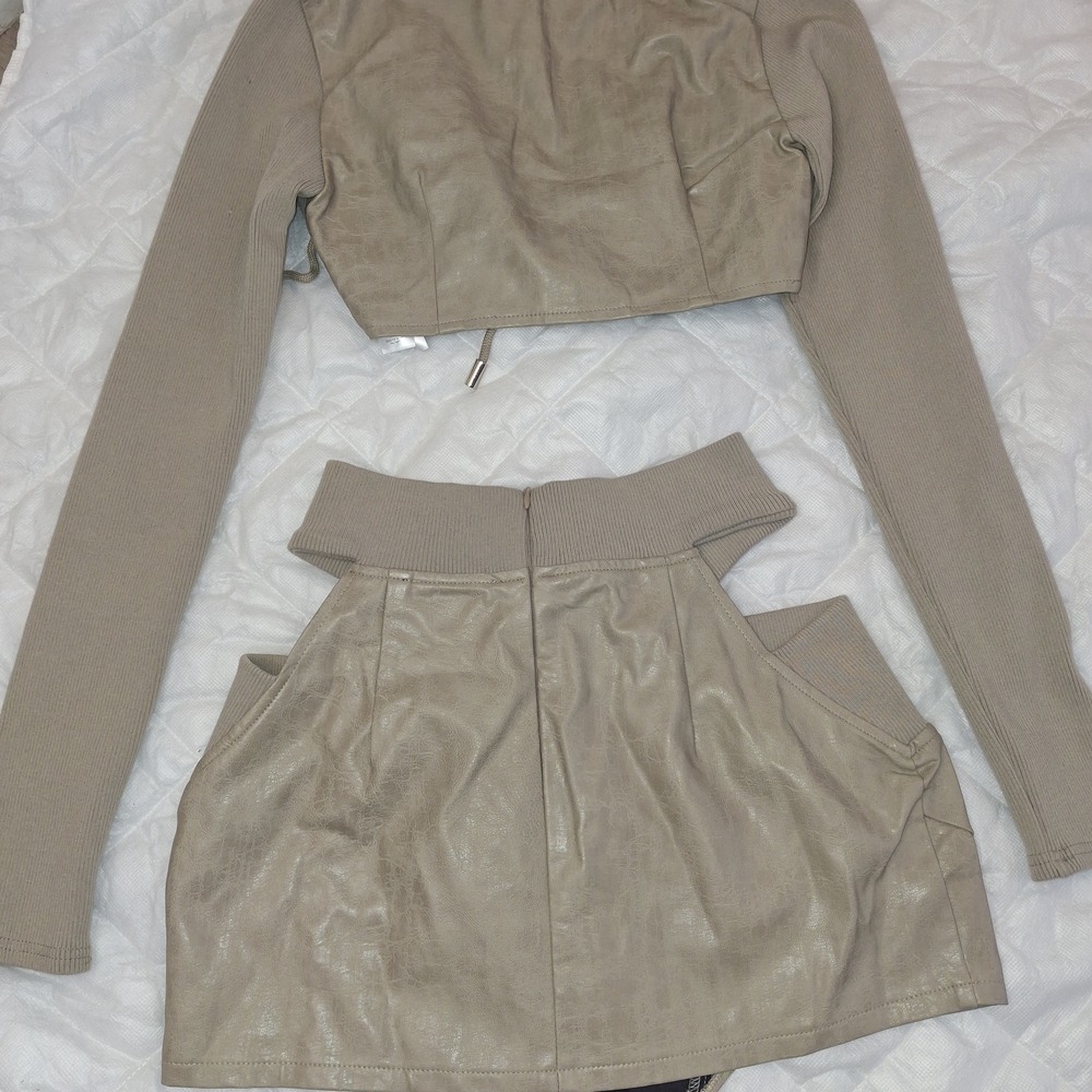 Perfect Set For U! - Picture 2 of 4